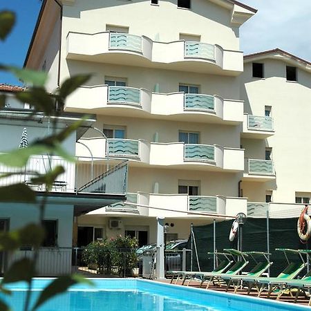 Hotel Roma Residenza Червія Екстер'єр фото
