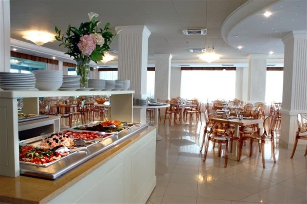 Hotel Roma Residenza Червія Екстер'єр фото