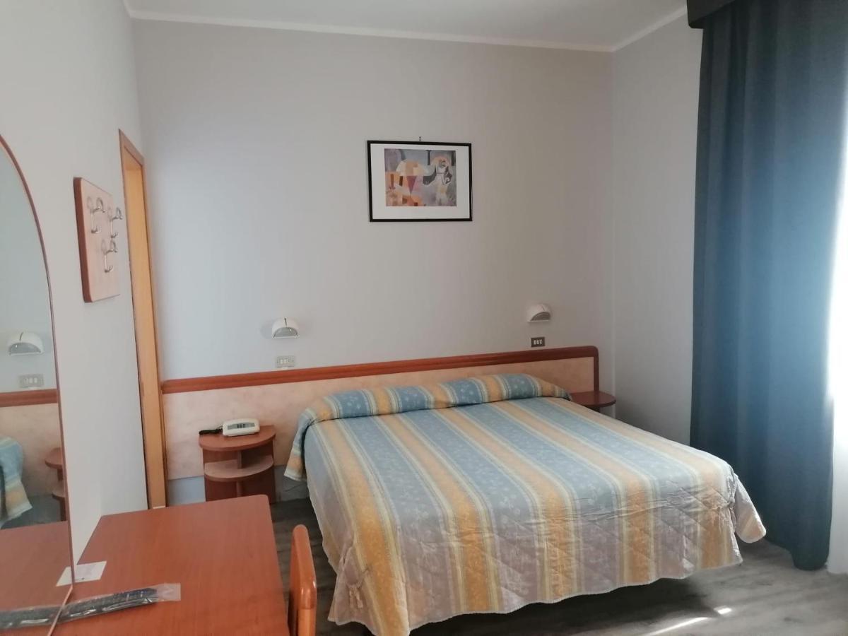 Hotel Roma Residenza Червія Екстер'єр фото