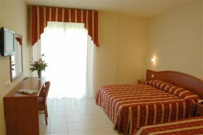 Hotel Roma Residenza Червія Екстер'єр фото