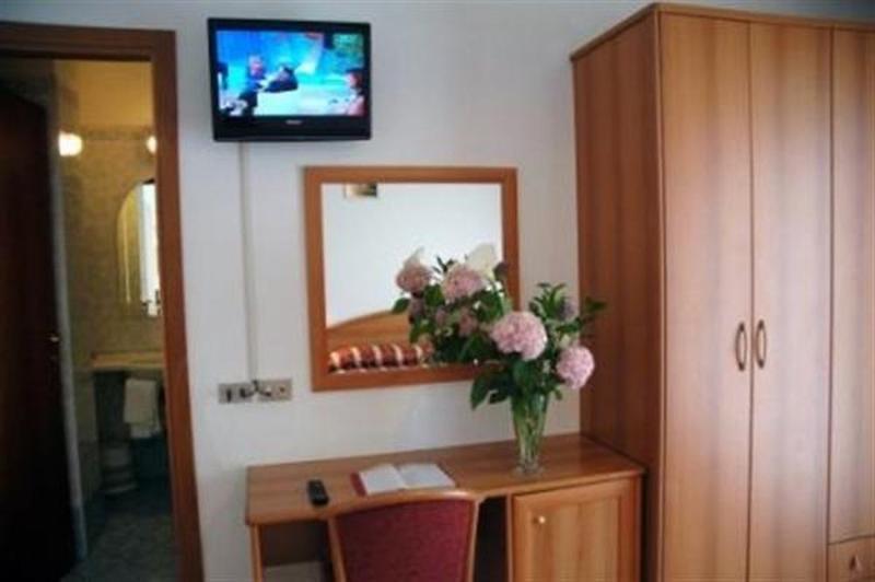 Hotel Roma Residenza Червія Екстер'єр фото