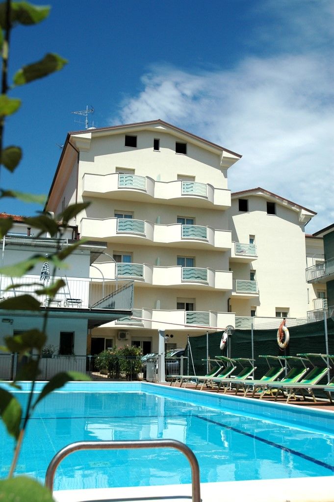 Hotel Roma Residenza Червія Екстер'єр фото